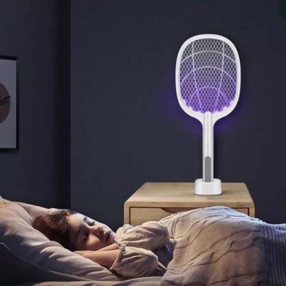 ⚡ Letzter Tag 2-in-1-Mückenklatsche🔦 | ·3000 V Hochspannung·Standfuß ohne Handgriff | Für zu Hause/Küche/Terrasse/Camping