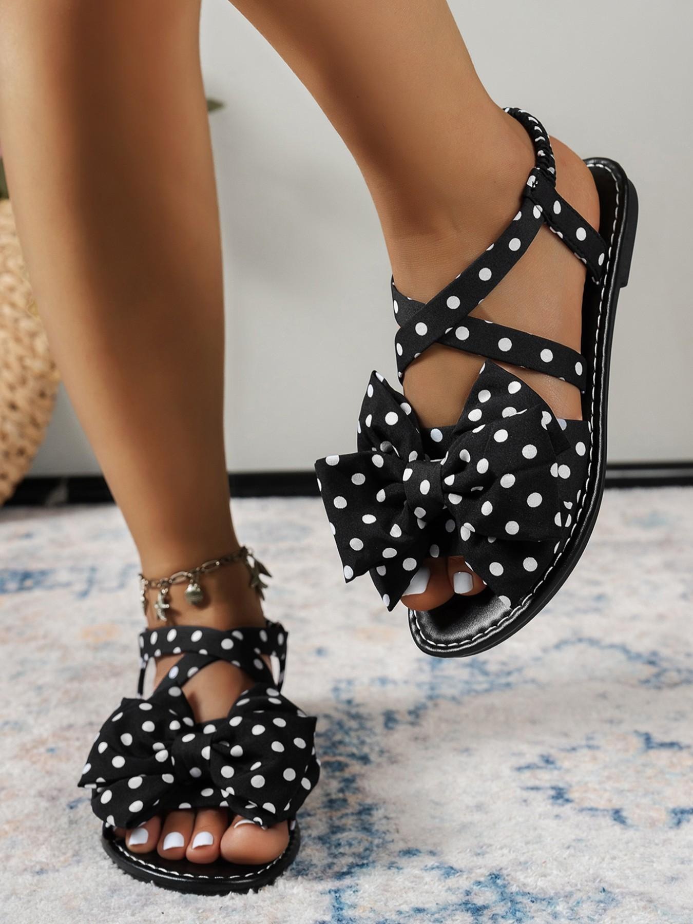  Letzter Tag: 80 % RABATT ✨🔥Vintage Polka Dot Bow Flat Sandals, Casual Trendy Sandals, Sweet Cool Cross Elastic Back Design, Trendy Vacation Commuter Date Comfortable Women's Shoes, Fashionable Flat Sandals