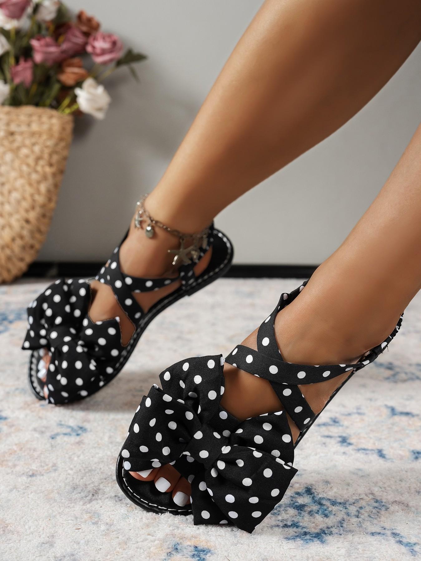  Letzter Tag: 80 % RABATT ✨🔥Vintage Polka Dot Bow Flat Sandals, Casual Trendy Sandals, Sweet Cool Cross Elastic Back Design, Trendy Vacation Commuter Date Comfortable Women's Shoes, Fashionable Flat Sandals