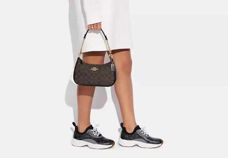 COAthtCH Teri Shoulder Bag In Signature Canvas