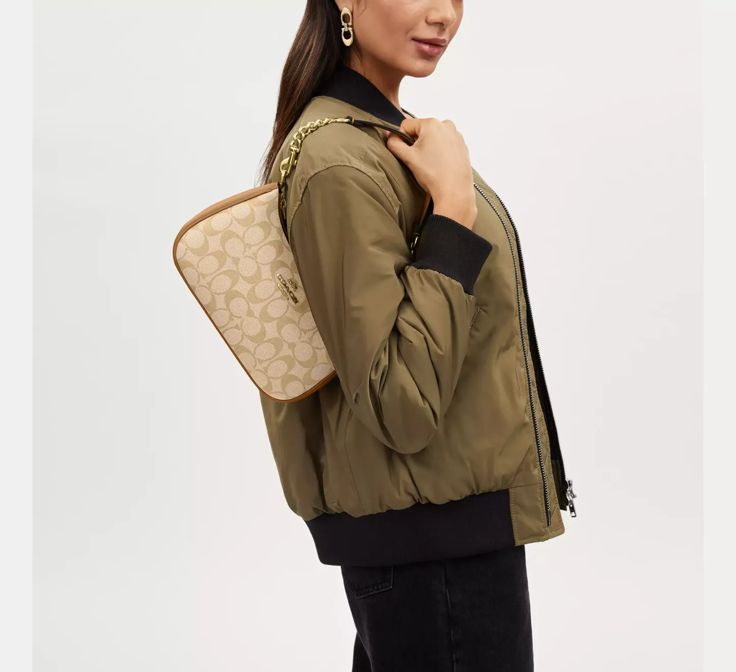 COAthtCH Teri Shoulder Bag In Signature Canvas