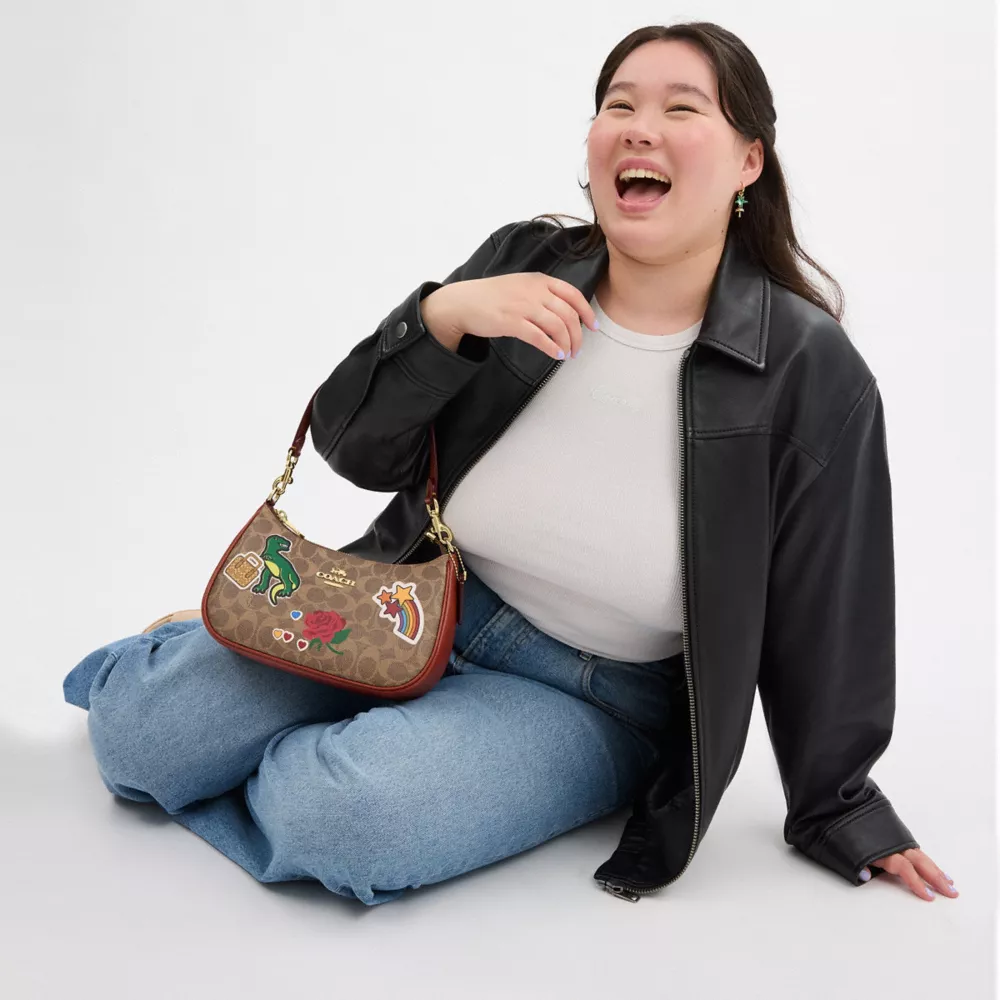 Teri Shoulder Bag In Signature Canvas With Sticker Print