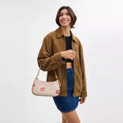 Teri Shoulder Bag In Signature Canvas With Lips Print