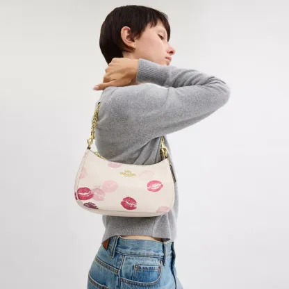 Teri Shoulder Bag With Lips Print