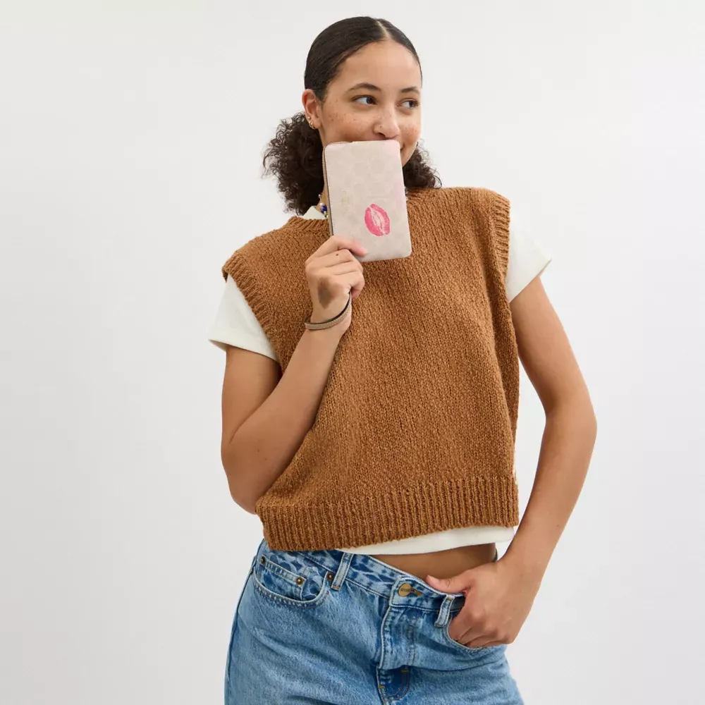 Corner Zip Wristlet In Signature Canvas With Lips Print