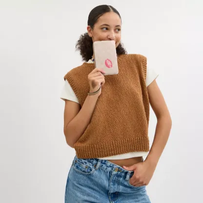Corner Zip Wristlet In Signature Canvas With Lips Print