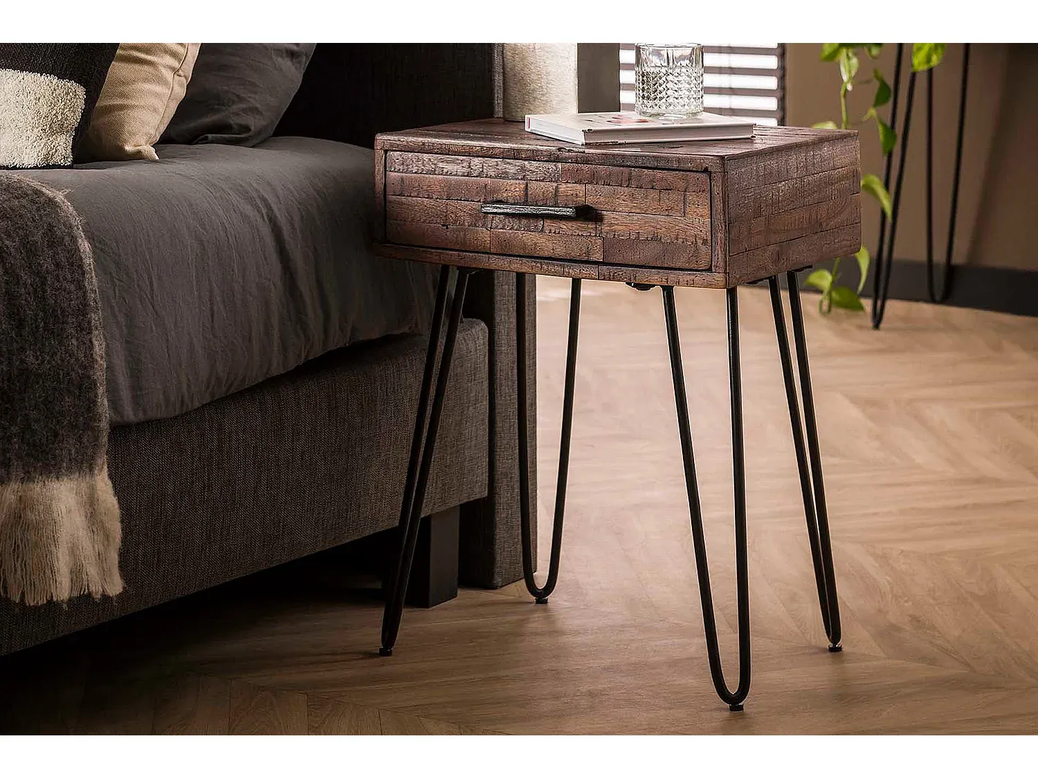 Schlafzimmer,Schlafzimmermöbel,Nachttisch-Livalexo