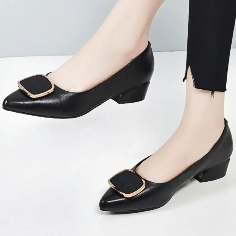 👠🔥【35-41】2026 noua moda doamnelor pointy toe pătrat cataramă gura mică talpă moale pantofi din piele toc înalt.