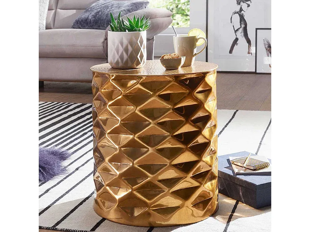 Goldfarbener Beistelltisch aus Aluminium im Hammerschlag-Design-COZYAVENA