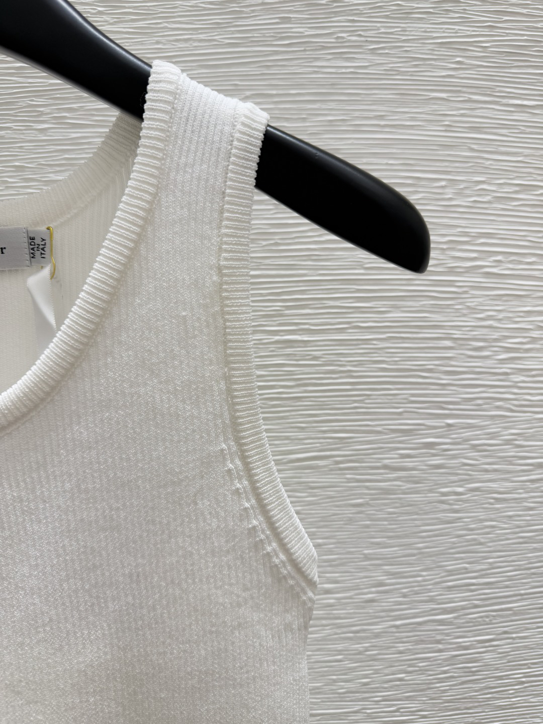 DIO25SS Crew Neck Colour Clash Embroidery Knitted Vest