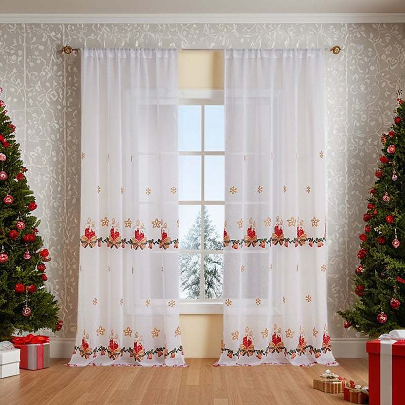 Transparente Weihnachtsgardinen mit Stickmotiven