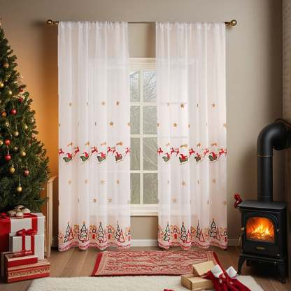 Transparente Weihnachtsgardinen mit Stickmotiven