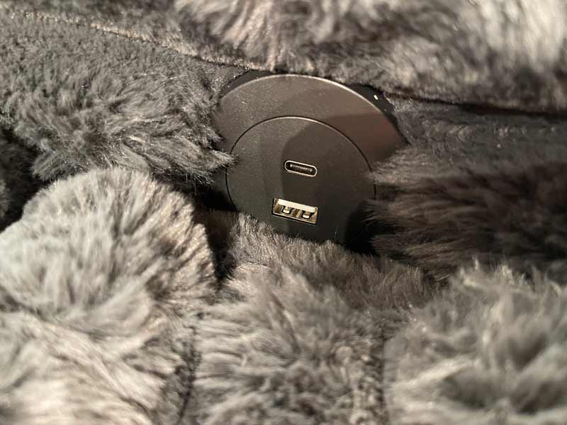 Nestle Chaise Lounge With Dual Cupholders And Charging Ports