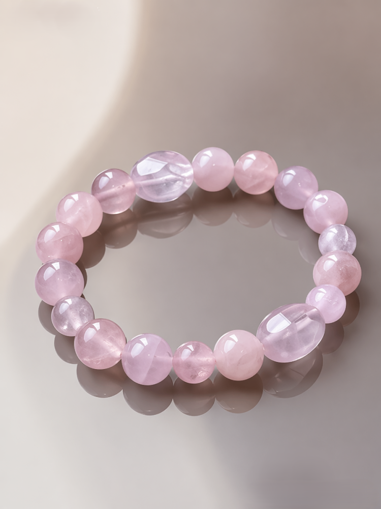 粉水晶 【溫潤如水】馬達加斯加粉晶手鍊：溫柔力量催旺人緣財氣，讓你左右逢源，磁場爆表  主打：人緣、親和力