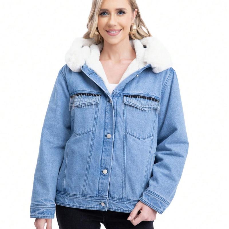 SUPER DE ROPA Esta es una chamarra de mezclilla con un forro interior de borrego sintético y una capucha con ribete de pelo