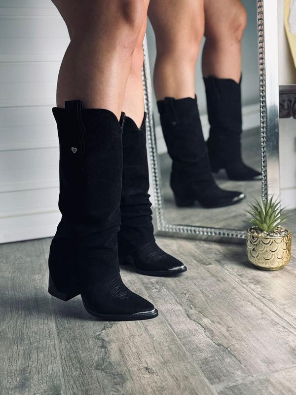 Botas estilo vaquero con detalle de corazón en piel sintética para mujer