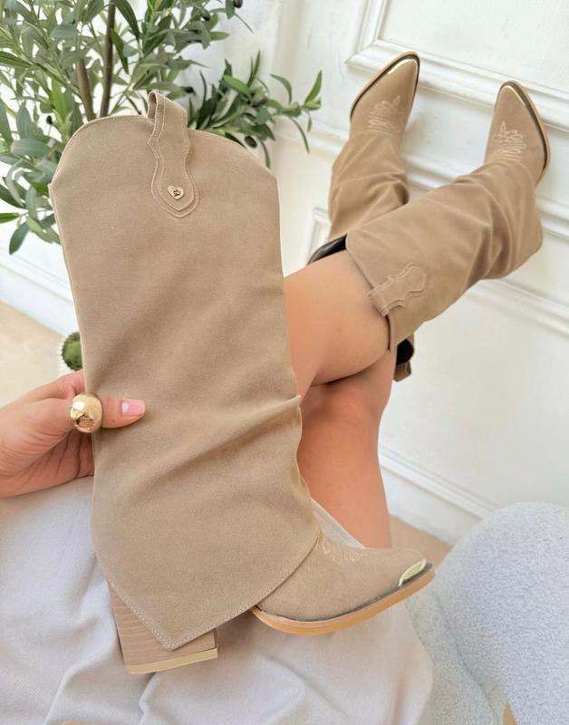 Botas estilo vaquero con detalle de corazón en piel sintética para mujer