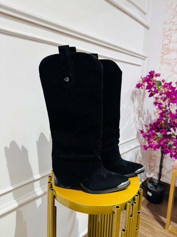 Botas estilo vaquero con detalle de corazón en piel sintética para mujer