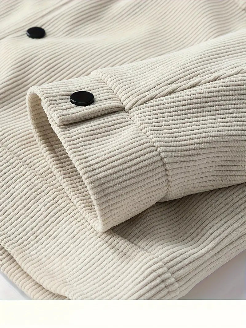 Trendy single-breasted coat with lapels in corduroy fabric.