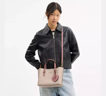 Mollie Tote Bag 25 In Signature Canvas With Heart Charm