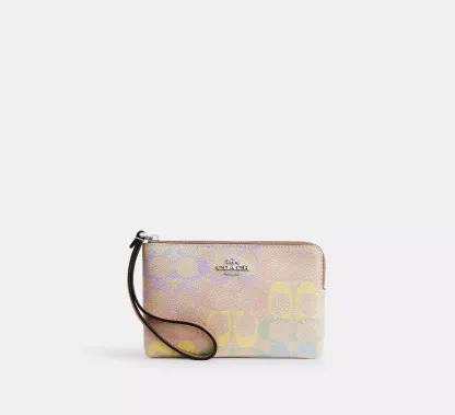 Corner Zip Wristlet In Signature Leather With Heart Charm