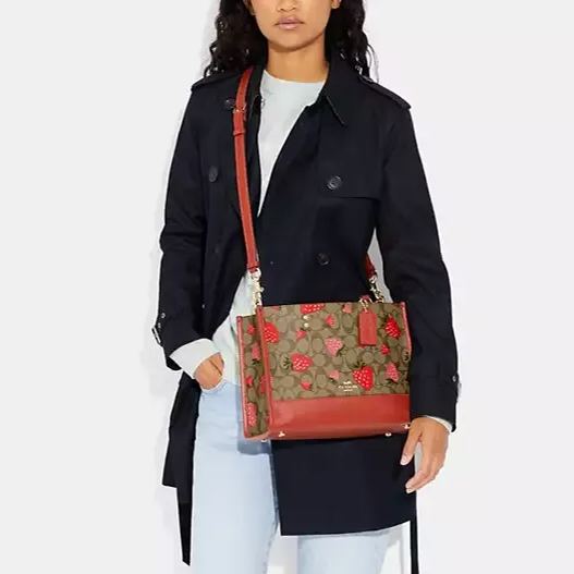 Bag With Wild Strawberry Print