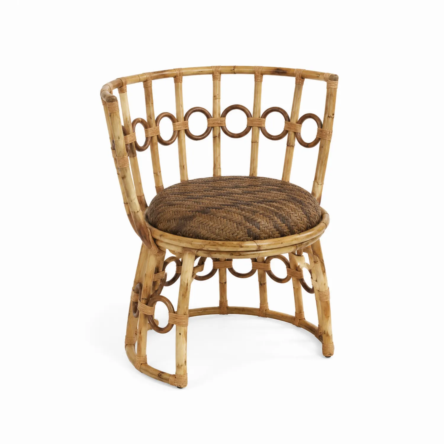 Silla de ratán con asiento trenzado y respaldo circular