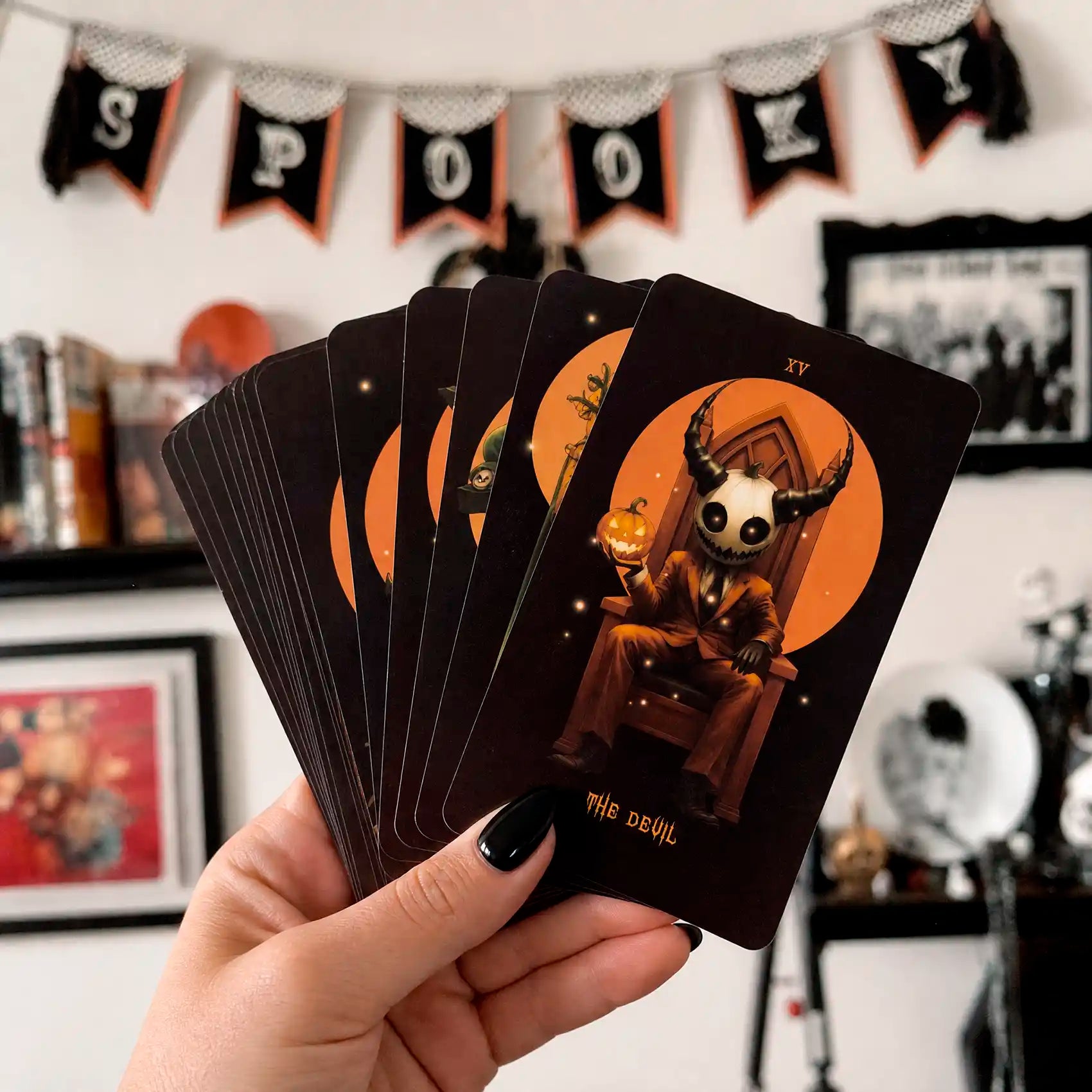 🎃The Halloween Tarot (Tarot Rider–Waite, 81 Cards, Gloss Linen Stock, Pumpkin Gilded Edges, Orange Foil Box)