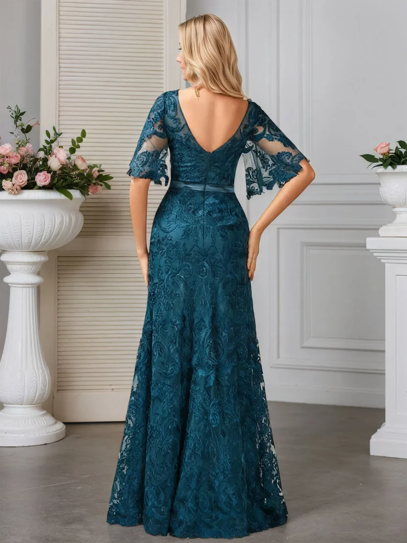 A-line Scoop Neck Floor-Length Lace Evening Dress With Appliques