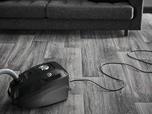 Son cordon de 8.4 m avec un rayon d action de 12 m vous permet de nettoyer les grandes pièces