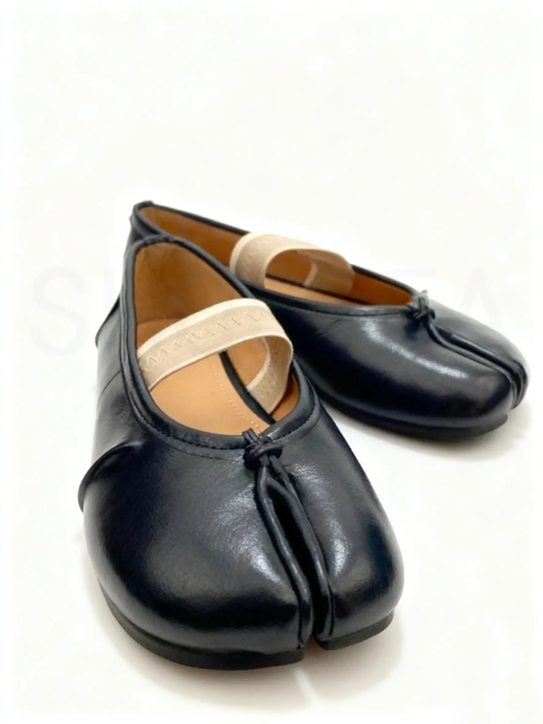 Split-Toe Tabi Flats with Wide Comfort Band
