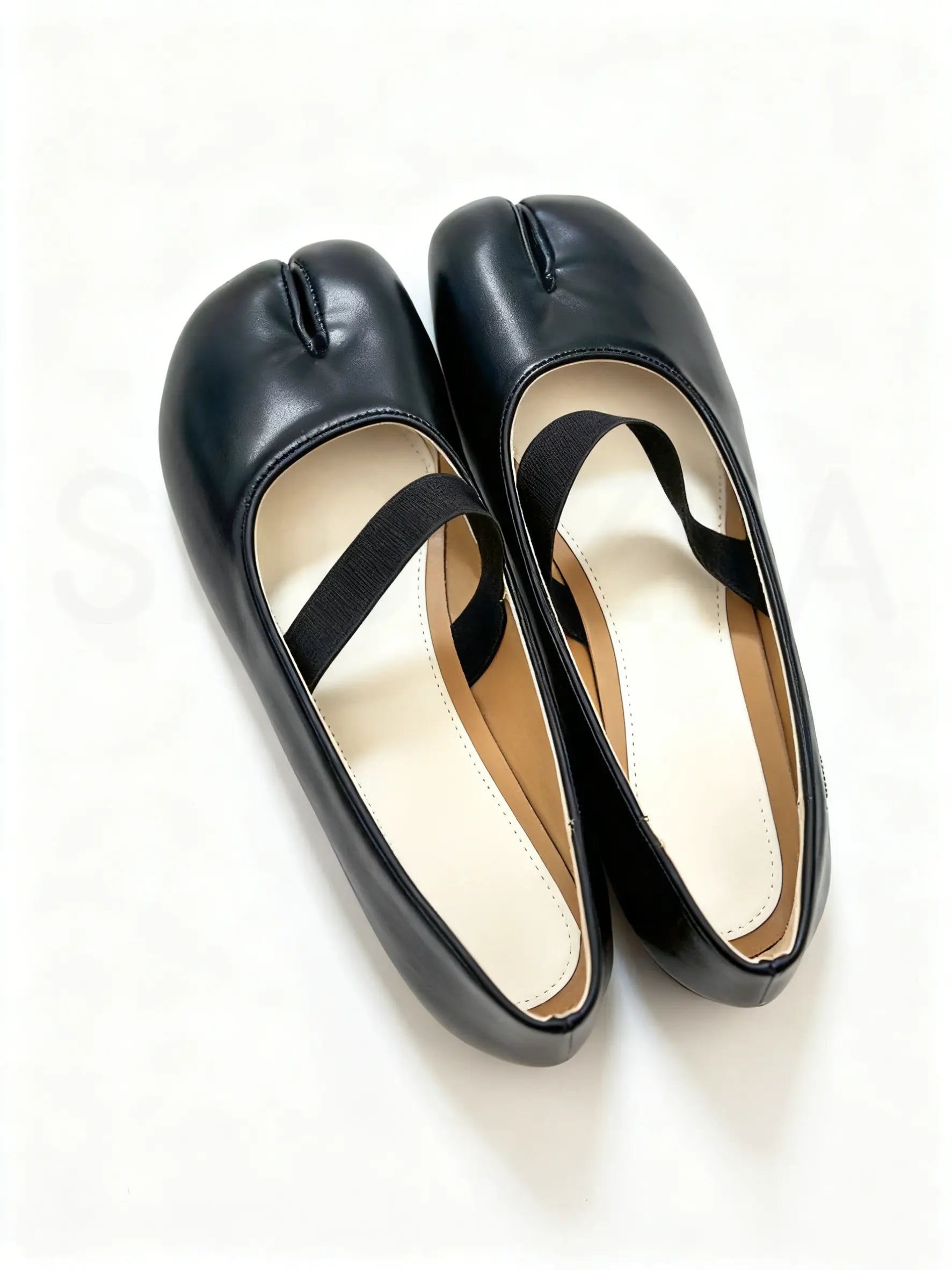Split-Toe Tabi Flats with Simple Single Strap Design