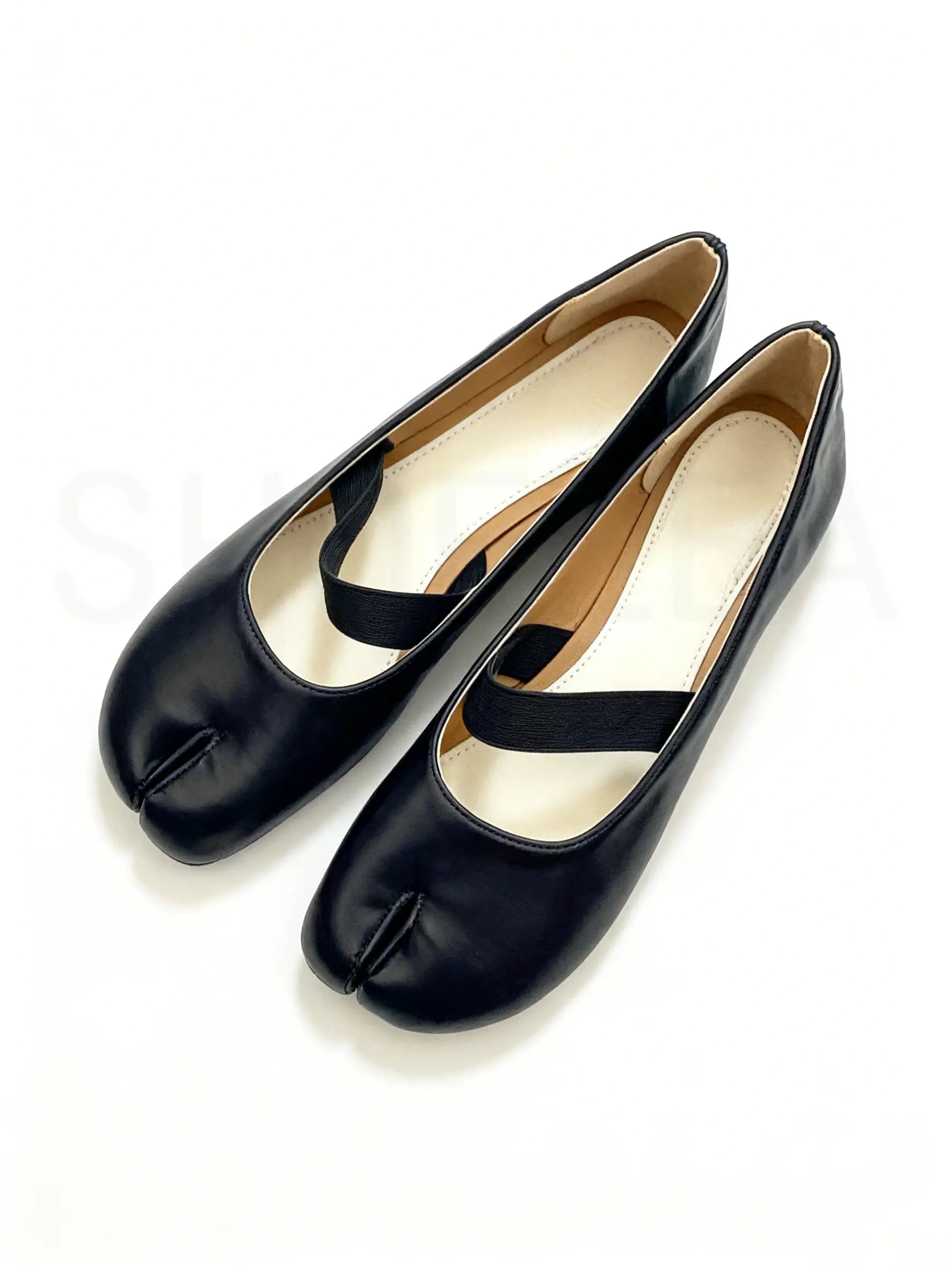 Split-Toe Tabi Flats with Simple Single Strap Design
