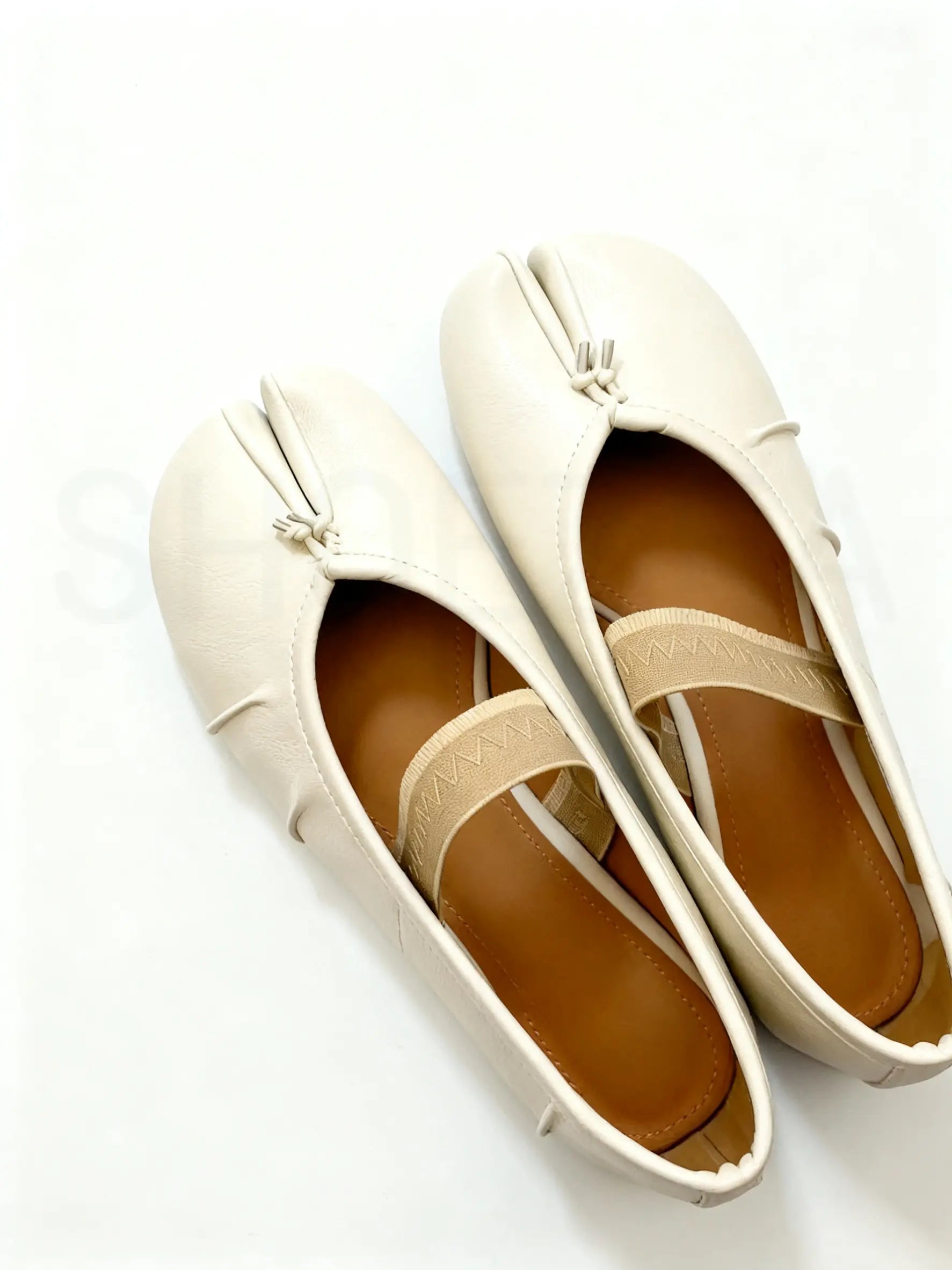 Split-Toe Tabi Flats with Wide Comfort Band