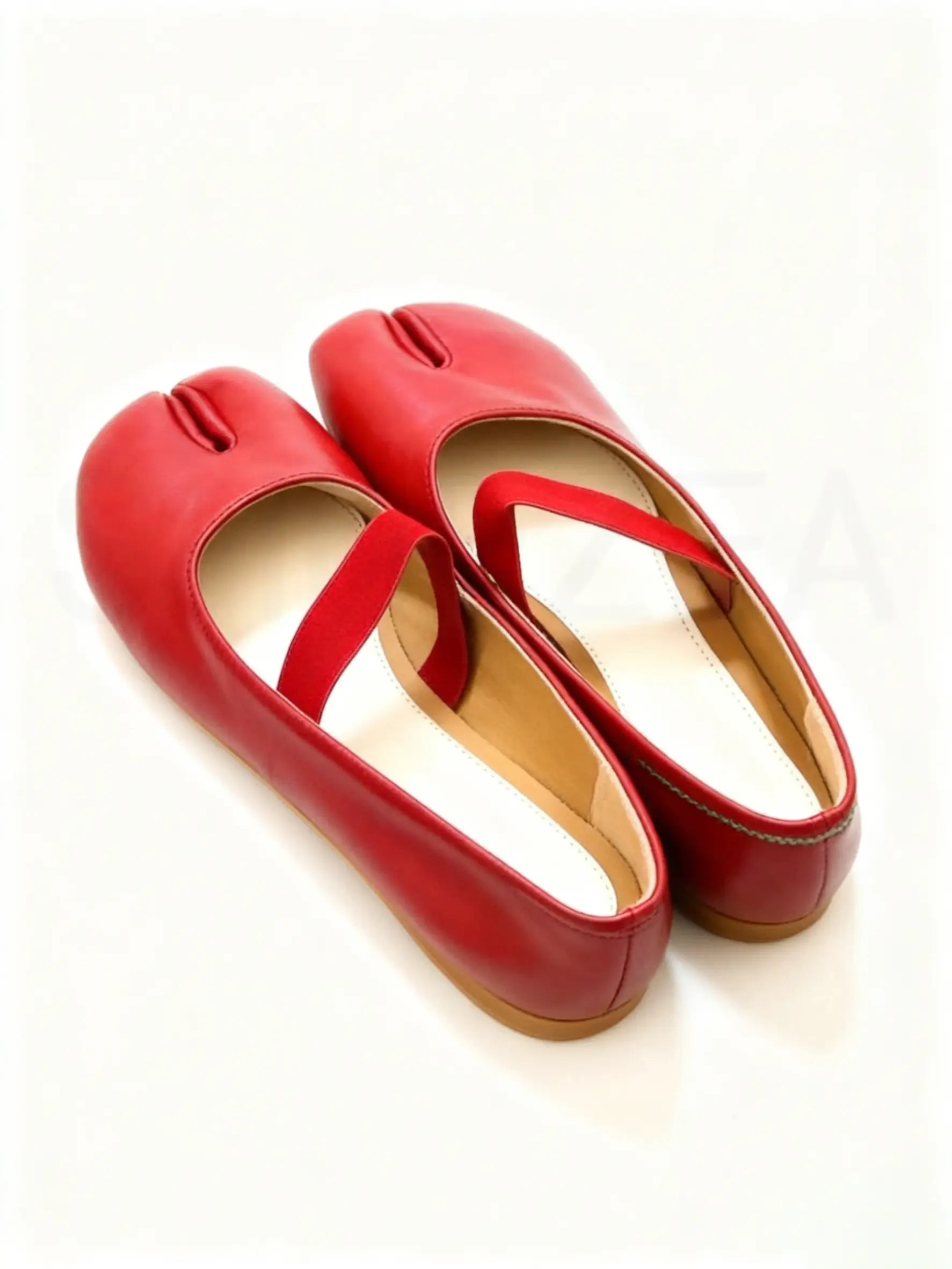 Split-Toe Tabi Flats with Simple Single Strap Design