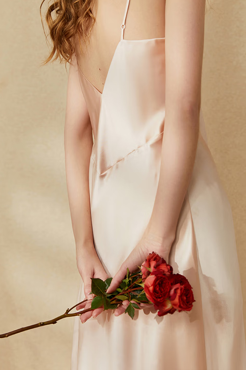 19 Momme Silk Sexy V-Neck Camisole Nightgown