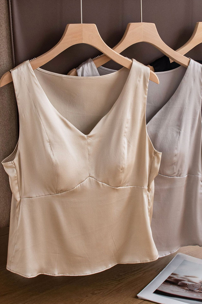 16 Momme Stretch Satin Mulberry Silk Tank Top V-Neck Silk Camisole with Built-In Bra