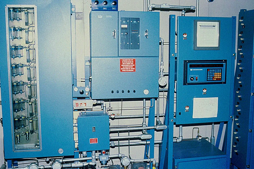 Gas chromatograph used for analytical refrigerant composition testing