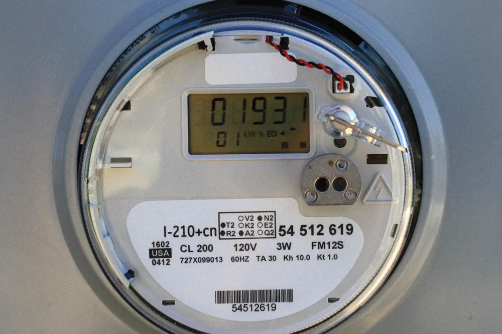Residential smart electricity meter used to track summer energy consumption