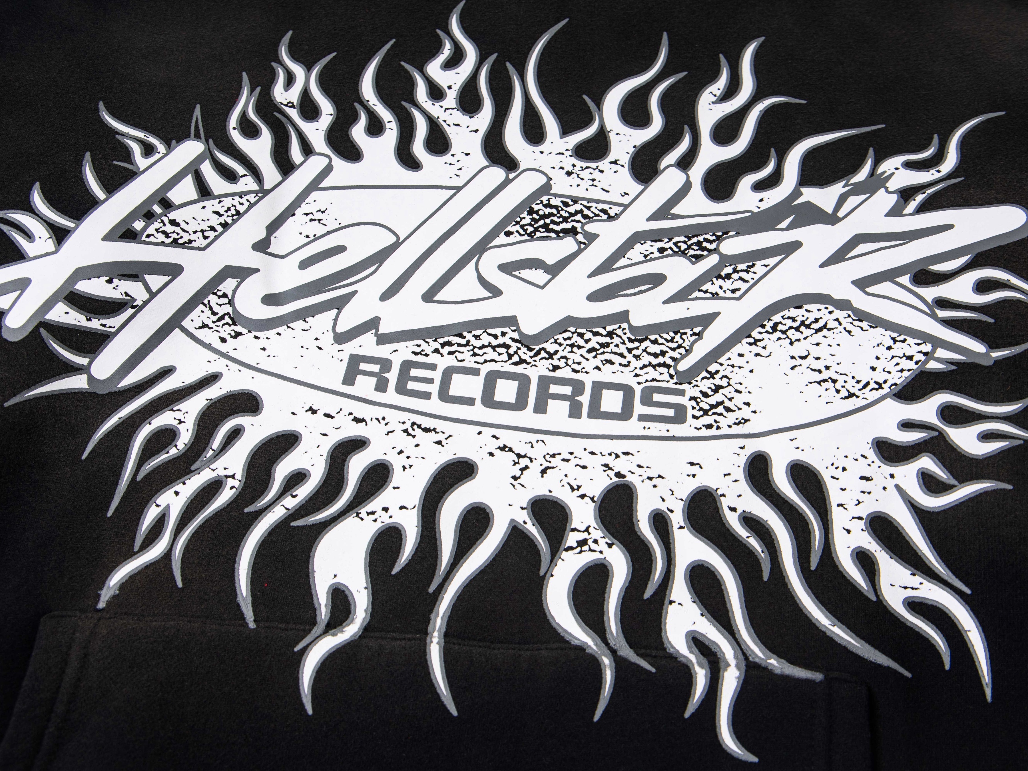 Hellstar Flame Face Graphic Hoodie – Oversized Y2K Streetwear Pullover