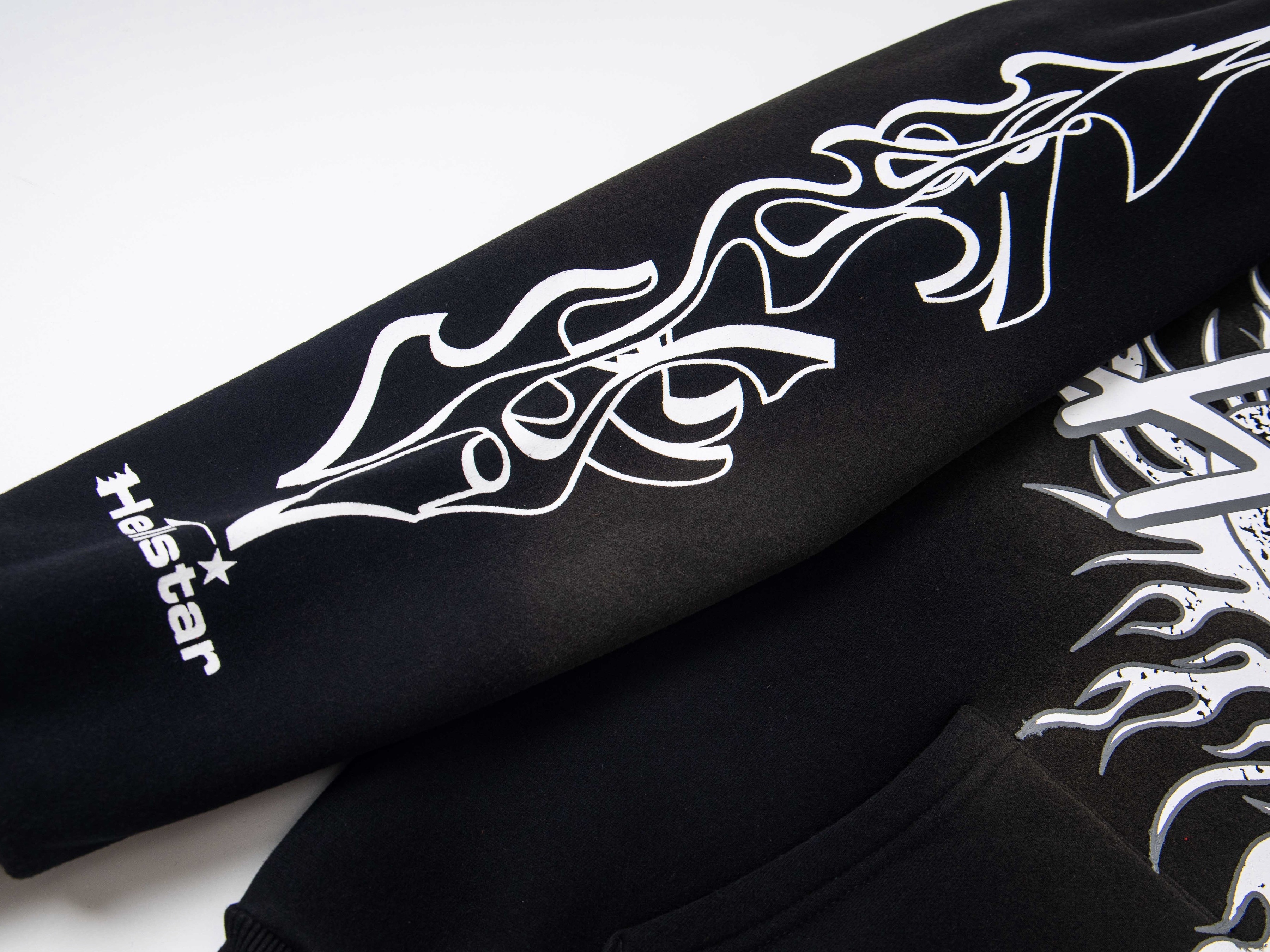 Hellstar Flame Face Graphic Hoodie – Oversized Y2K Streetwear Pullover