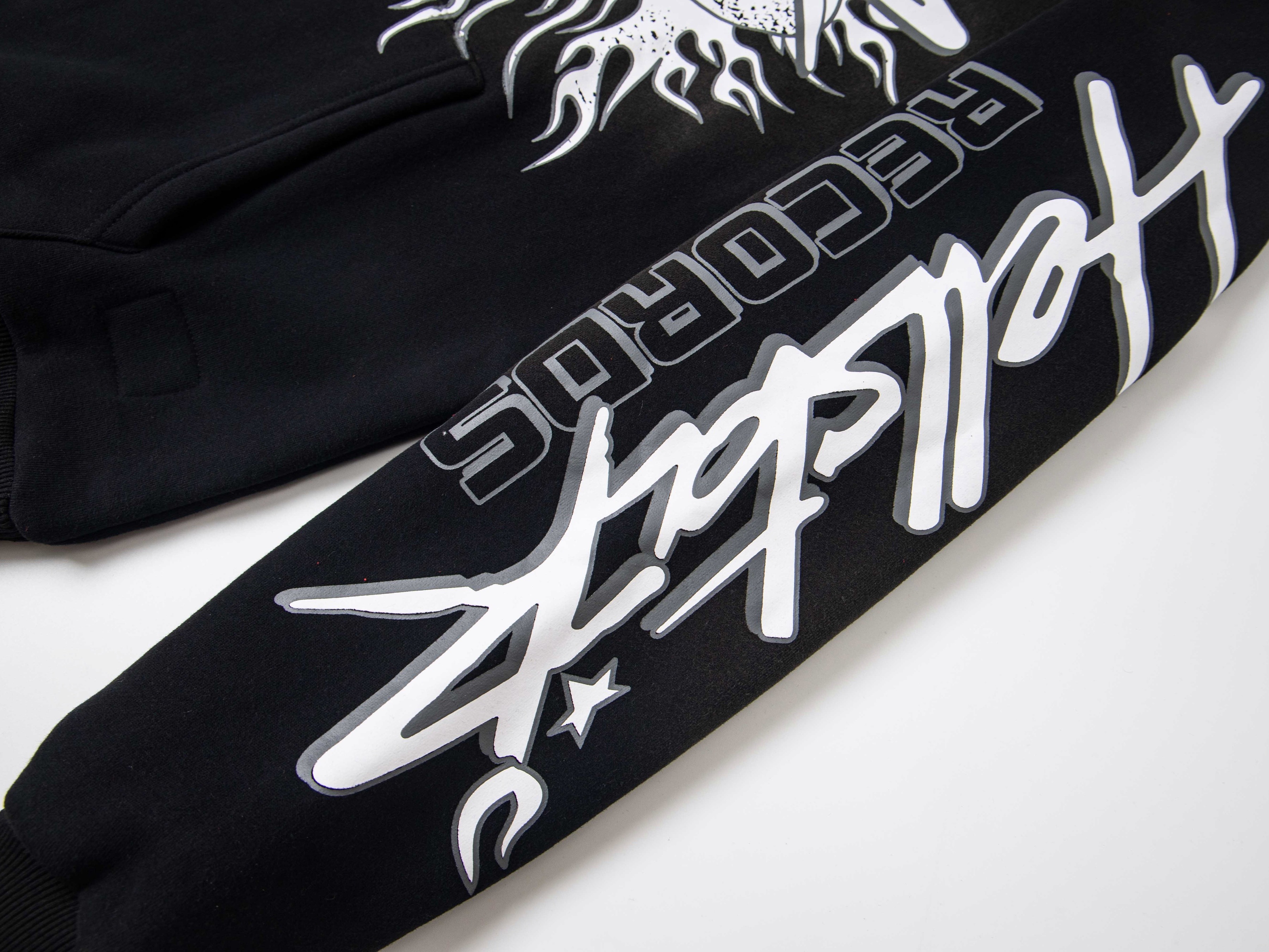Hellstar Flame Face Graphic Hoodie – Oversized Y2K Streetwear Pullover