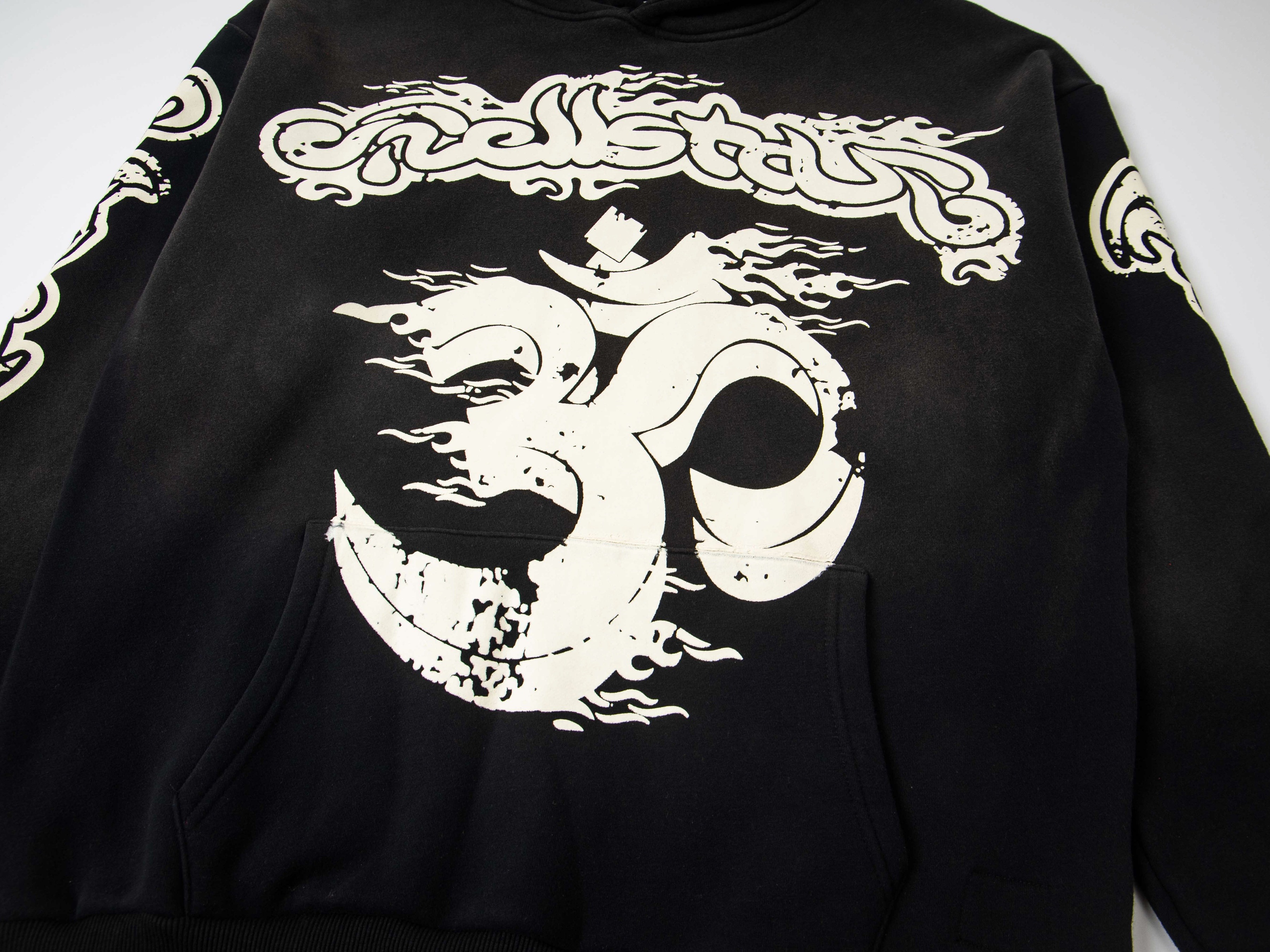 Flame Face Graphic Hoodie – Oversized Y2K Streetwear Pullover