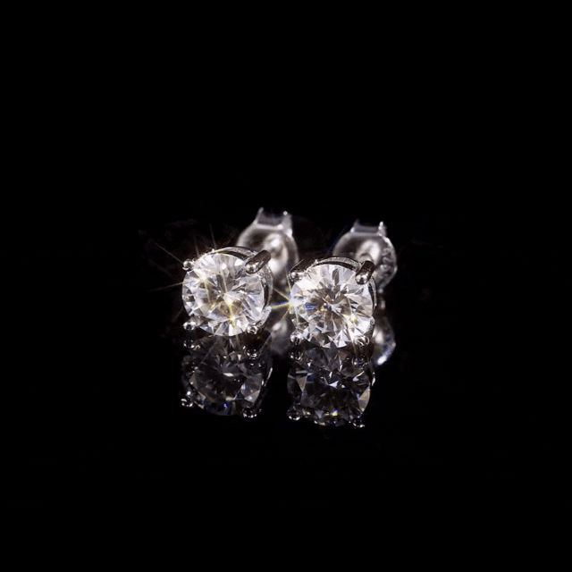 💎Classic 4-Prong Moissanite Stud Earrings – Timeless Sparkle for Everyday Wear