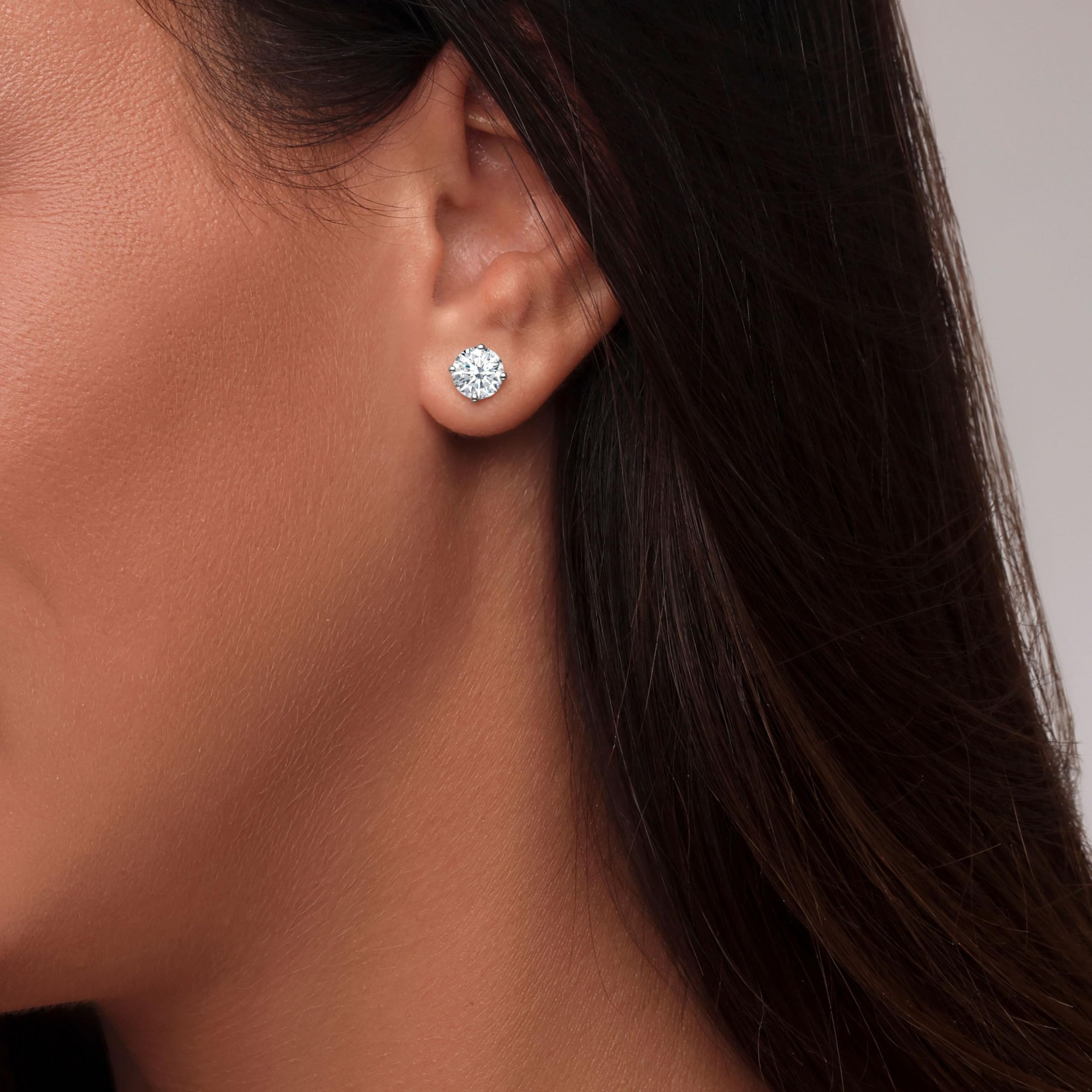 💎Classic 4-Prong Moissanite Stud Earrings – Timeless Sparkle for Everyday Wear