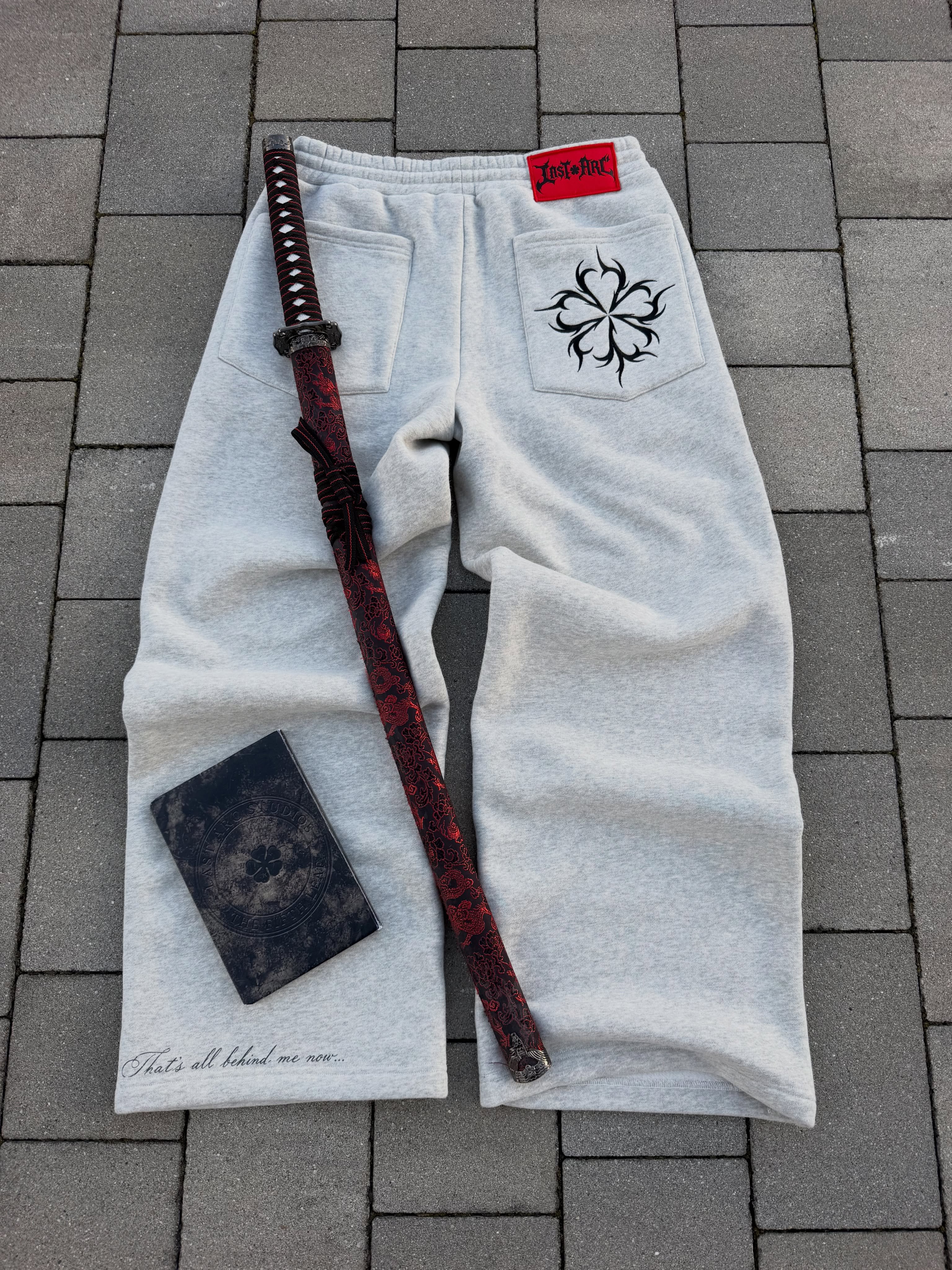 BLACK THORN SWEATPANTS