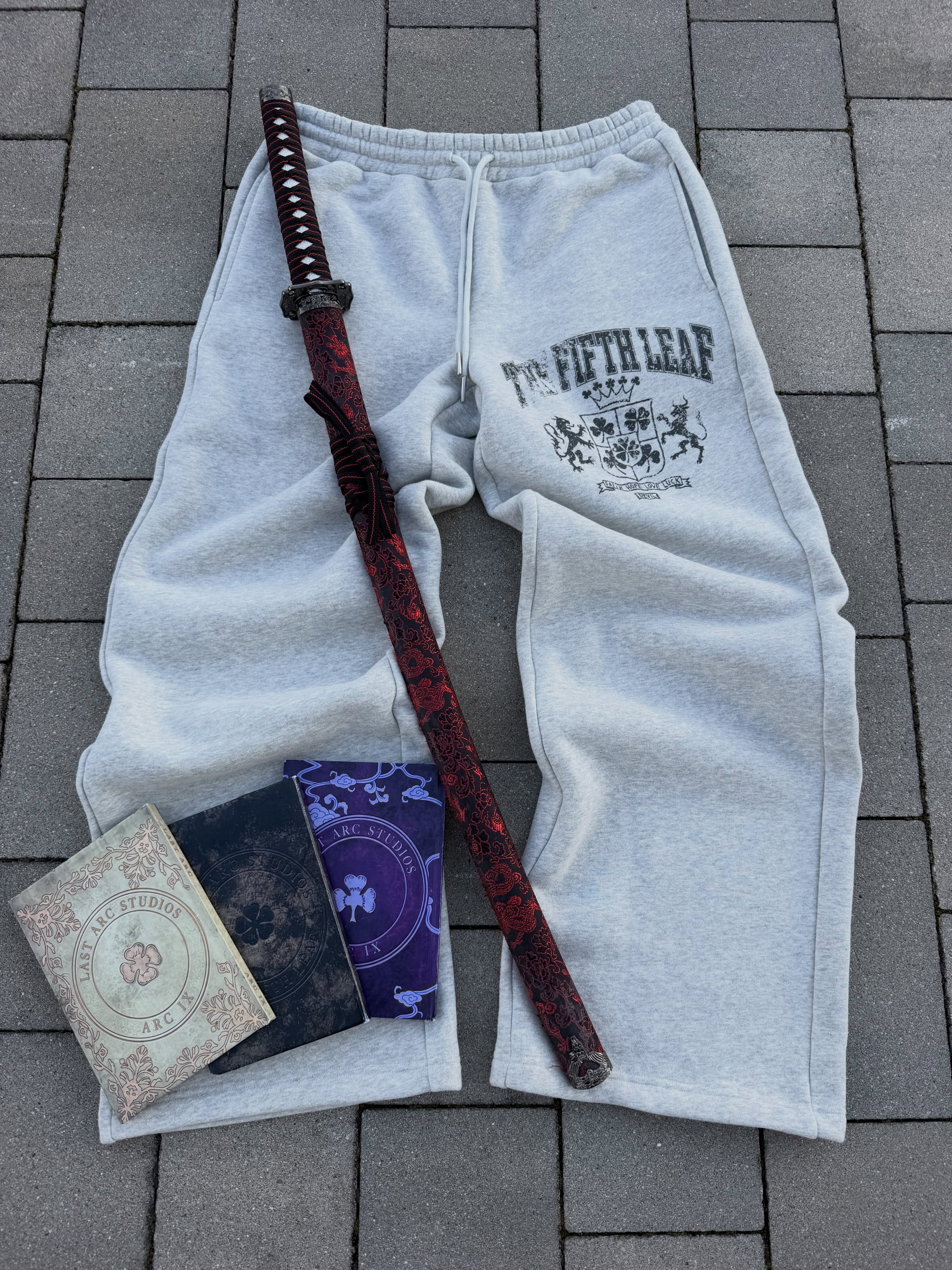 BLACK THORN SWEATPANTS