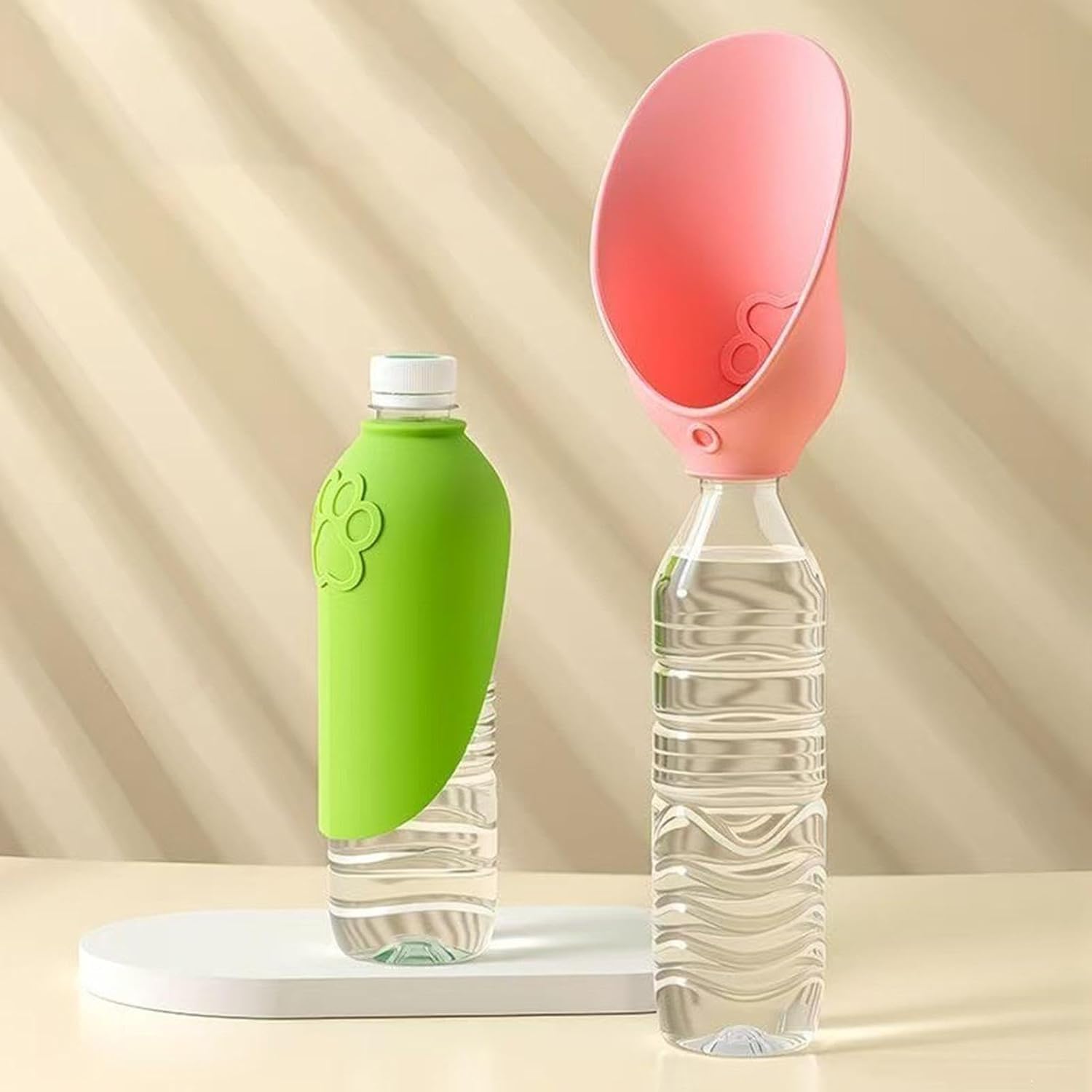 Dog water bottle, portable pet water dispenser, leak-proof design, suitable for outdoor walks, hikes, and travel