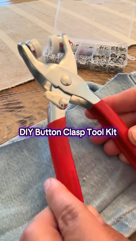 Including 100pcs Invisible Colored Metal Buckle & 1 Count Manual Pressure Pliers,Household Sewing Accessories for DIY Handicraft Clothing & Hat,Buttons & Pliers Tool Kit,Seamless Stitching Sewing Kit Tools,Sewing Supplies Crafts.