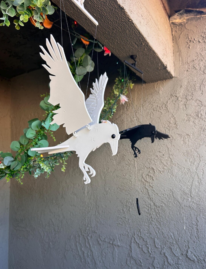 Raven Duo – Black & White Flying Ravens Set